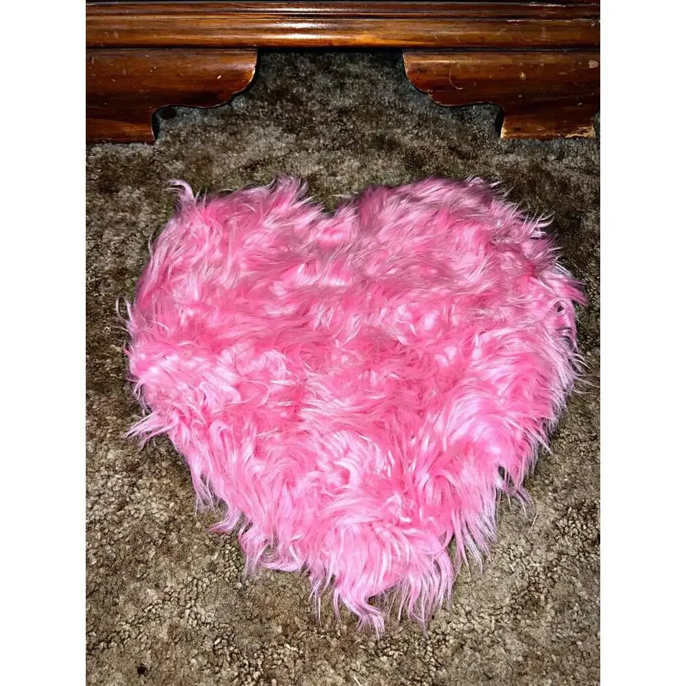Pretty Hot Pink Heart Shaped Red Bath Rug, Valentine Love Mat Decor Fur Soft Fun